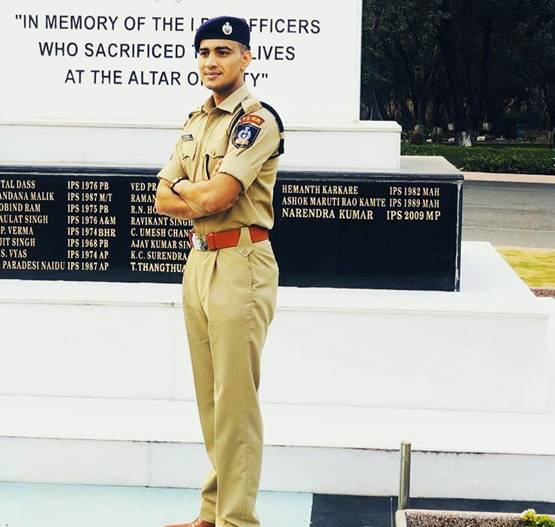 नौकरी की तलाश में गांव से आया दिल्ली, पहले कांस्टेबल फिर बना IPS