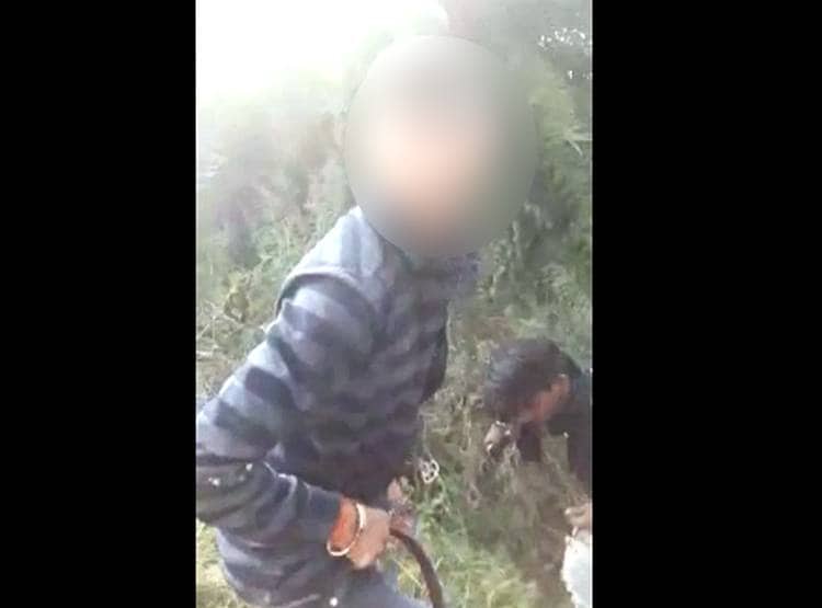 अश्लील हरकत कर रहा था कपल, ब‍िजली की तेजी से वायरल हुआ वीड‍ियो