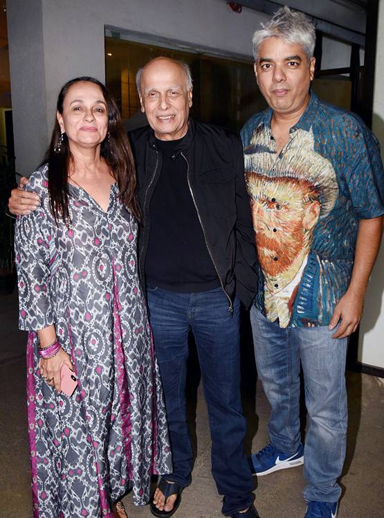 सालों बाद साथ दिखे आमिर खान-उर्मिला मातोंड़कर, स्क्रीनिंग में हुए स्पॉट