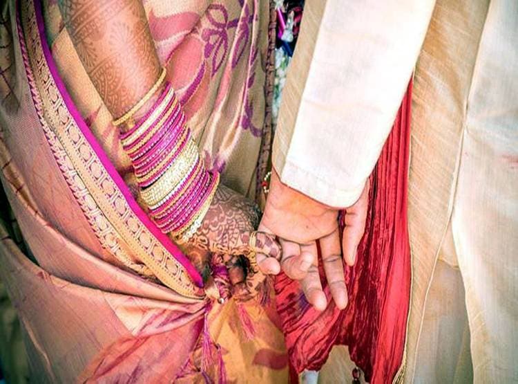 कुछ दिन बाद होनी थी शादी, दुल्हन की मां को भगा ले गया दूल्हे का बाप