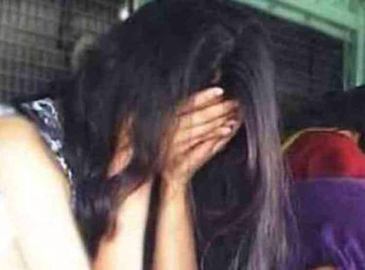 पति ने Whatsapp से बुलाई कॉलगर्ल, सामने आई तो वो निकली बीवी