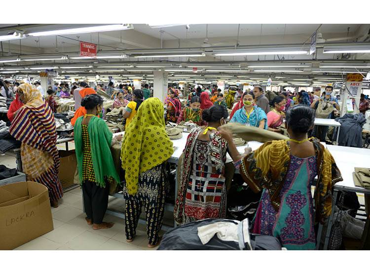 इस सर्वे में जीवन स्तर को लेकर पूछा गया सवाल, 48% ने कहा- आई है गिरावट