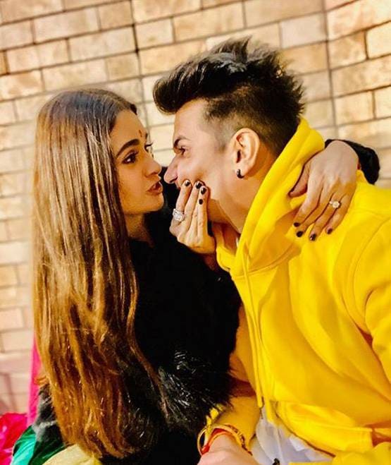 नीना गुप्ता से मोना सिंह तक, 35 साल के पार जाकर दुल्हन बनीं ये एक्ट्रेस