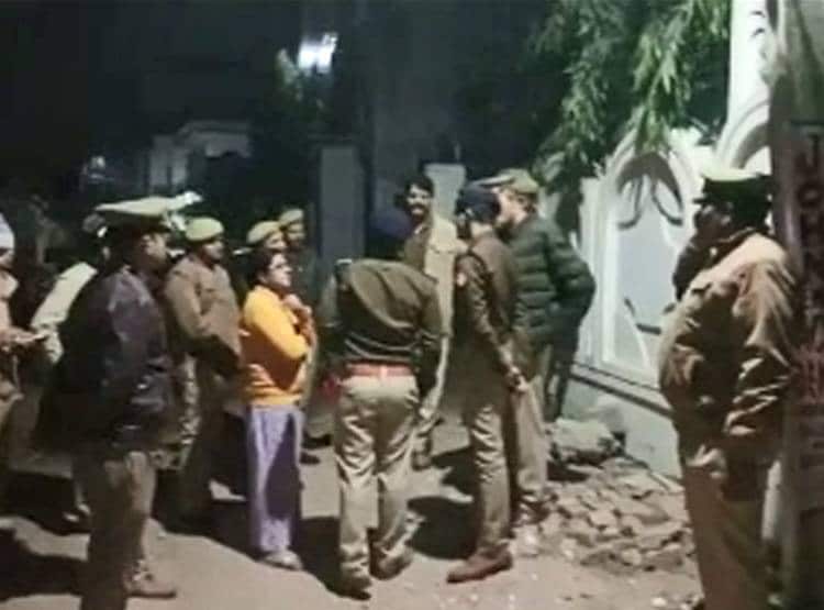 सेक्स रैकेट के ठ‍िकाने पर पड़ा छापा तो छत से कूदी युवती, तड़पते हुए तोड़ा दम