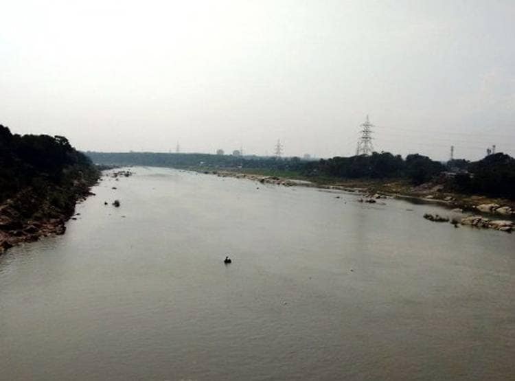 इस नदी में बहता है सोना, सूप से न‍िकालते हैं कण, रहस्यमयी है वजह