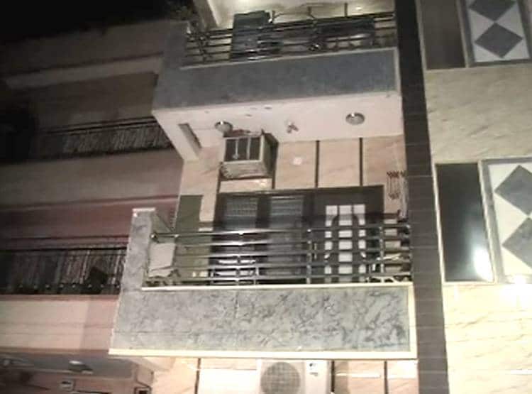 बेरोजगारी की मार, दो बच्चों की हत्या कर मेट्रो ट्रेन के आगे कूदा बाप