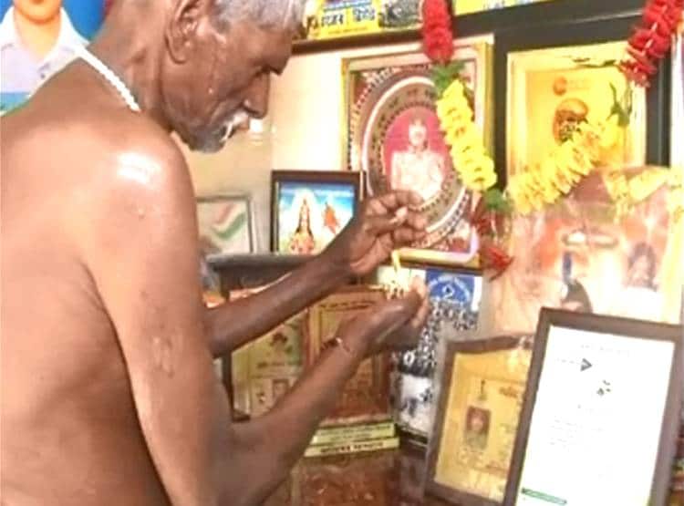 पुलवामा: खुद के पैसों से लगा रहे शहीद की मूर्ति, सरकारी वादे न‍िकले खोखले