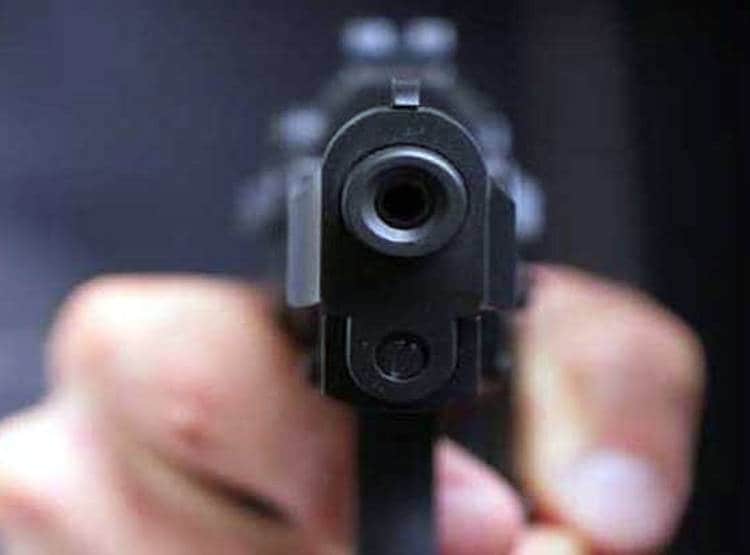 बहन के प्रेम-संबंधों से भाई था नाराज, प्राइवेट पार्ट पर मारी गोली