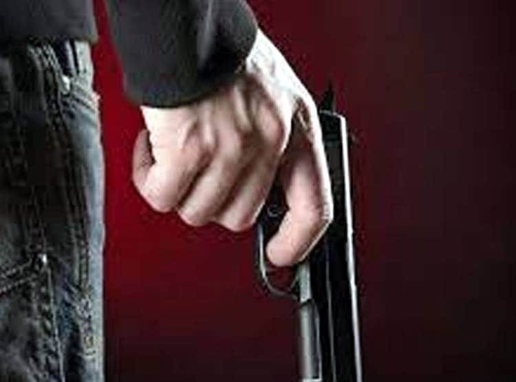 बहन के प्रेम-संबंधों से भाई था नाराज, प्राइवेट पार्ट पर मारी गोली