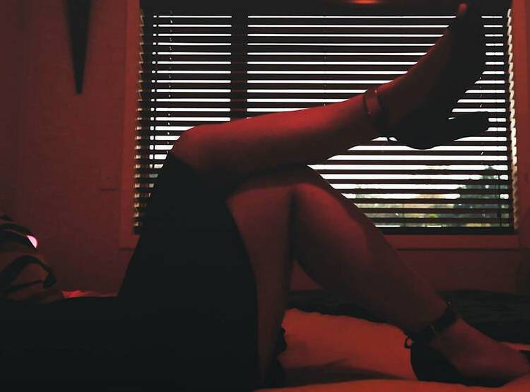 App पर लड़की बनकर करता था अश्लील चैट, बना रखी थी रेट ल‍िस्ट