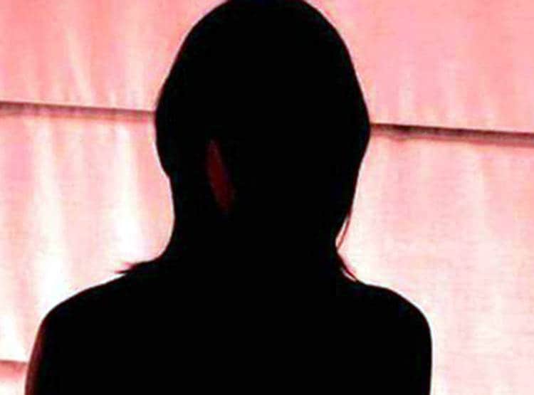 सेक्स रैकेट के ठ‍िकाने पर पड़ा छापा तो छत से कूदी युवती, तड़पते हुए तोड़ा दम