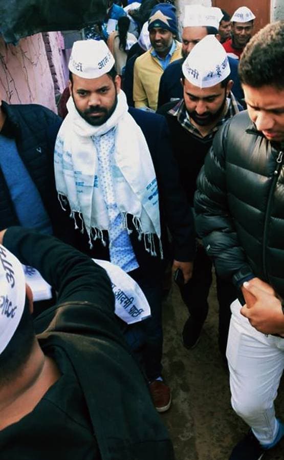 MLA बना पंक्चर वाले का बेटा, लाखों की नौकरी छोड़ ज्वाइन की थी AAP