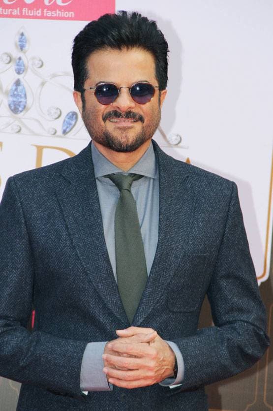 रेड कार्पेट पर स्टार्स का जलवा, वन शोल्डर ड्रेस में स्टनिंग दिखीं मलाइका