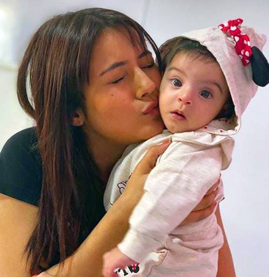 बिग बॉस के बाद जय-माही से मिली शहनाज, कपल की बेटी को किया पैंपर