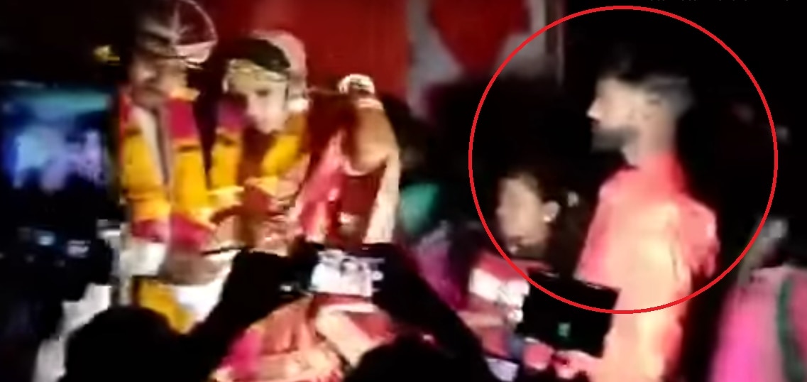 शादी में पहुंचा प्रेमी, जयमाला होते ही प्रेमिका को जड़ा थप्पड़, वीडियो वायरल