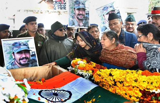 पुलवामा में शहीद पति से किया वादा निभाया, अफसर बनेंगी निकिता