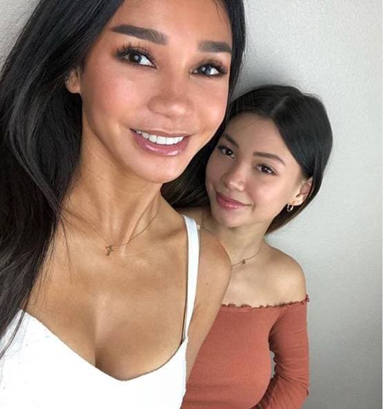 ये है दुनिया की सुपर फिट मॉम? मां-बेटी की तस्वीरें देख चकराए लोग!