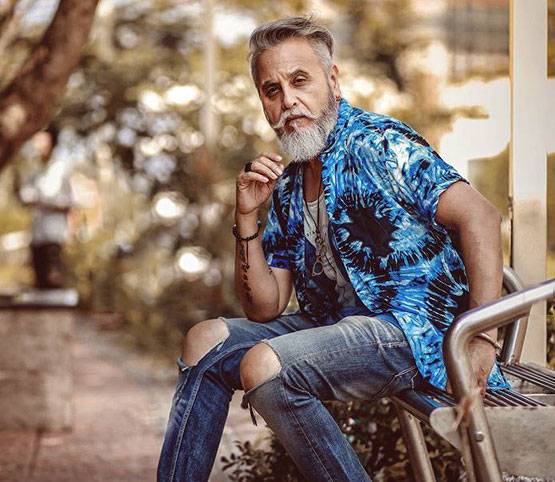 61 साल की उम्र में बने मॉडल, इस भारतीय की फिटनेस कर रही हैरान