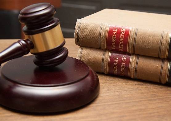 पत्नी पर चीटिंग का आरोप लगा युवक ने किए अफेयर, जबरन दिखाता था वीडियो