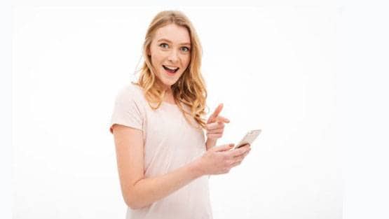 दोस्त से कर रही थी चैट, गलती से BF को मैसेज भेजने से खुली पोल