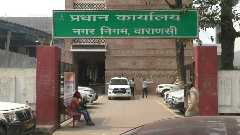 वाराणसी नगर निगम का फरमान, कुत्तों को भी मिलेगा अपना आई कार्ड