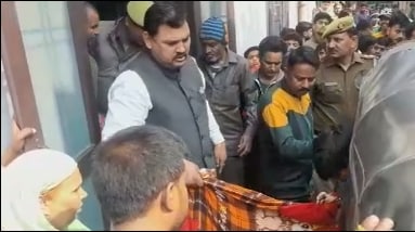 दीवार पर लिखा- पत्नी लड़कों से बात करती है, फैमिली को मारकर सुसाइड