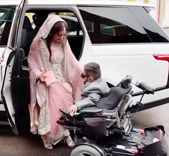 पाकिस्तान में क्यों छाया है छोटे कद का ये शख्स, सलमान जैसे स्टार भी फैन