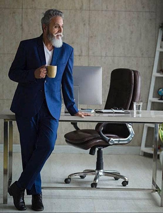 61 साल की उम्र में बने मॉडल, इस भारतीय की फिटनेस कर रही हैरान