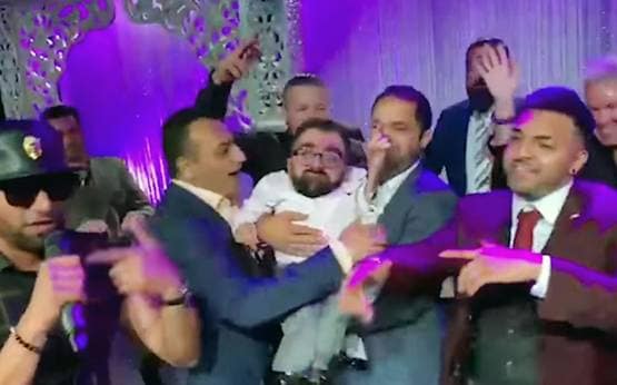 पाकिस्तान में क्यों छाया है छोटे कद का ये शख्स, सलमान जैसे स्टार भी फैन