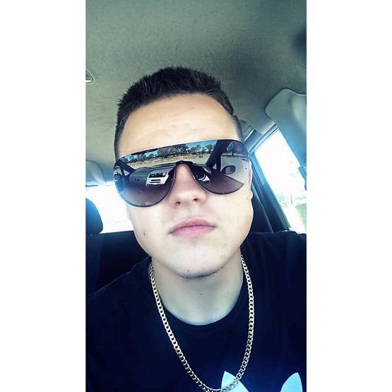 हाथों के बल खड़े होकर कर रहा था स्टंट, 100 फीट गहरी खाई में गिरकर मौत