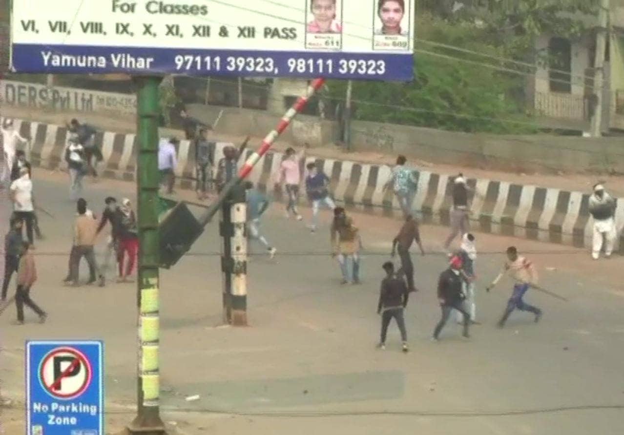 दिल्ली में नहीं थम रही हिंसा, भजनपुरा में लोगों के बीच फिर पत्थरबाजी