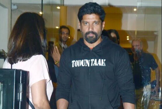 गर्लफ्रेंड शिबानी के परिवार संग डिनर पर पहुंचे फरहान, दिखा स्पेशल बॉन्ड