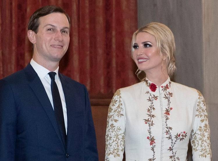 इवांका ने पहना सोने के तारों से जड़ा अनारकली सूट, PHOTOS