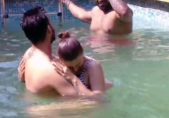 मुझसे शादी करोगे: पूल पार्टी में पारस-शहनाज का डांस, बिकिनी में जसलीन