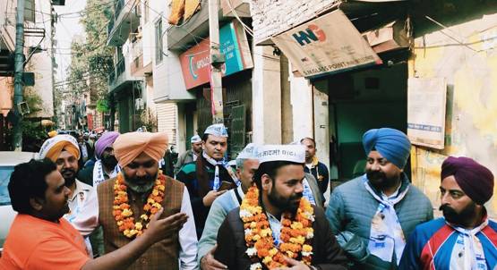 MLA बना पंक्चर वाले का बेटा, लाखों की नौकरी छोड़ ज्वाइन की थी AAP