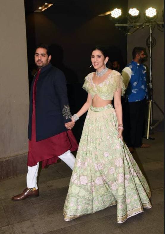 अरमान जैन के रिसेप्शन में बहू श्लोका संग पहुंचा अंबानी परिवार