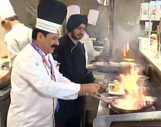 शेफ Suresh Khanna, जो संभाल रहे हैं ट्रंप की मेहमाननवाजी की रसोई