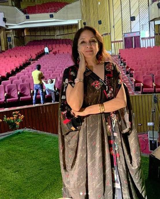 ट्रेंच कोट, हाई बूट्स में नीना गुप्ता का फ्यूजन लुक, चर्चा में लेटेस्ट फोटोज