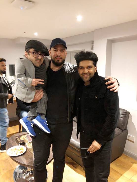 पाकिस्तान में क्यों छाया है छोटे कद का ये शख्स, सलमान जैसे स्टार भी फैन