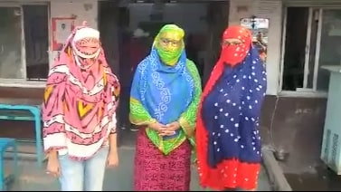 हॉस्टल की लड़की पर आरोप लगाकर पड़ोसी ने की पिटाई, वीडियो वायरल