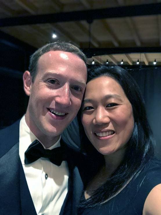 कॉलेज छोड़ा, क्लासमेट से प्यार, ऐसी है FB के फाउंडर जकरबर्ग की लाइफ