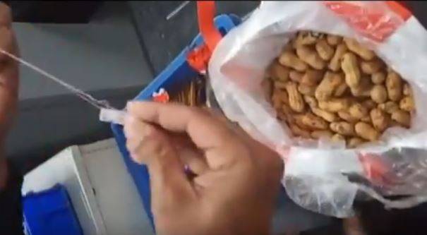 मूंगफली-बिस्कुट-पके मांस से निकलने लगे नोट, हैरतअंगेज तस्करी