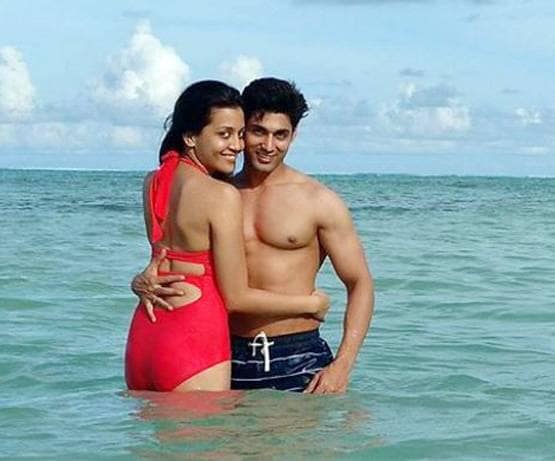 Valentine's day को इन सितारों ने बनाया वेडिंग डे, यादगार रहीं जोडियां