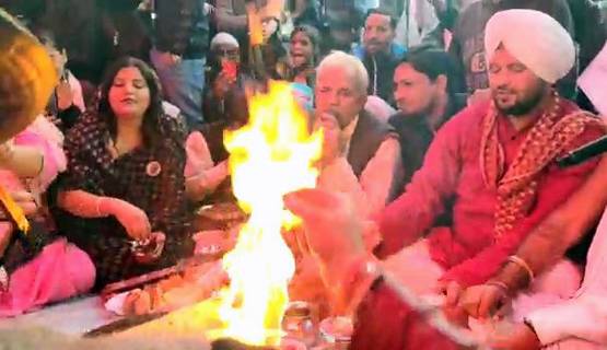 पूजा में बैठी शगुफ्ता-शिवानी ने पढ़ा कलमा, शाहीन बाग में अनोखा नजारा