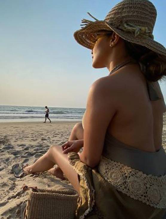 समंदर किनारे उतरन फेम एक्ट्रेस टीना दत्ता, फोटोज में दिखा बोल्ड अंदाज