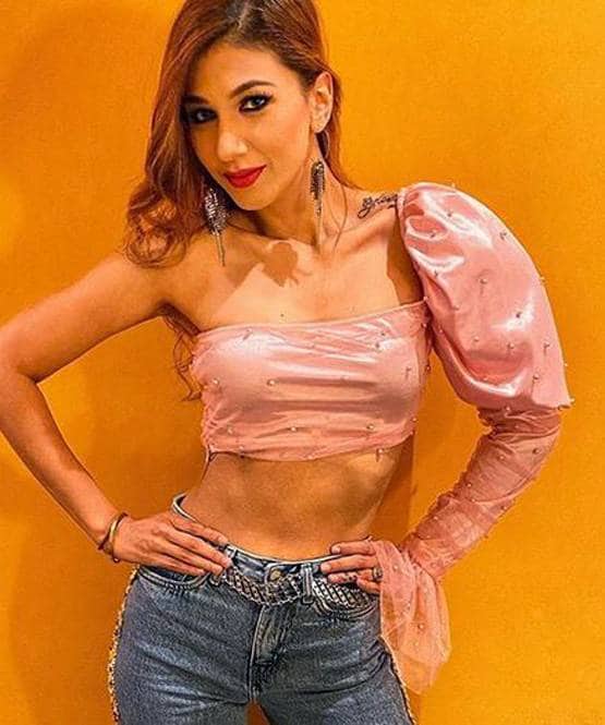 जसलीन मथारू की शॉर्ट पैंट्स पर मचा बवाल, शो में संजना संग हुई कैटफाइट