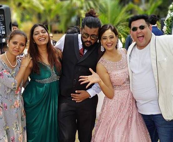 बाराती बनीं श्वेता तिवारी, एक्ट्रेस ने भाई की शादी में यूं किया एंजॉय