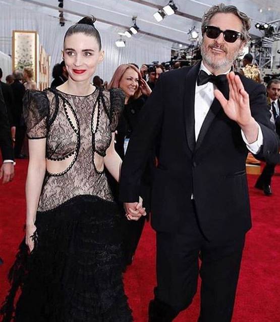 Oscar: मंगेतर का हाथ थामे पहुंचे जोकर स्टार, दिखी रोमांटिक केमिस्ट्री