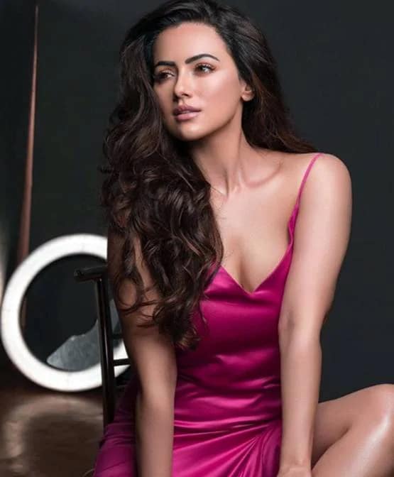 ब्रेकअप के बाद सना खान ने बॉयफ्रेंड को लौटाए जूते-कपड़े, फिर उगला जहर...