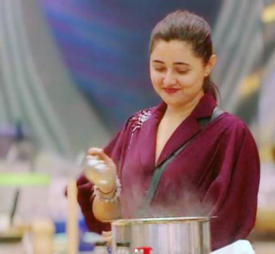 बी-ग्रेड फिल्मों से लेकर बिग बॉस तक, ऐसा रहा है रश्मि का करियर